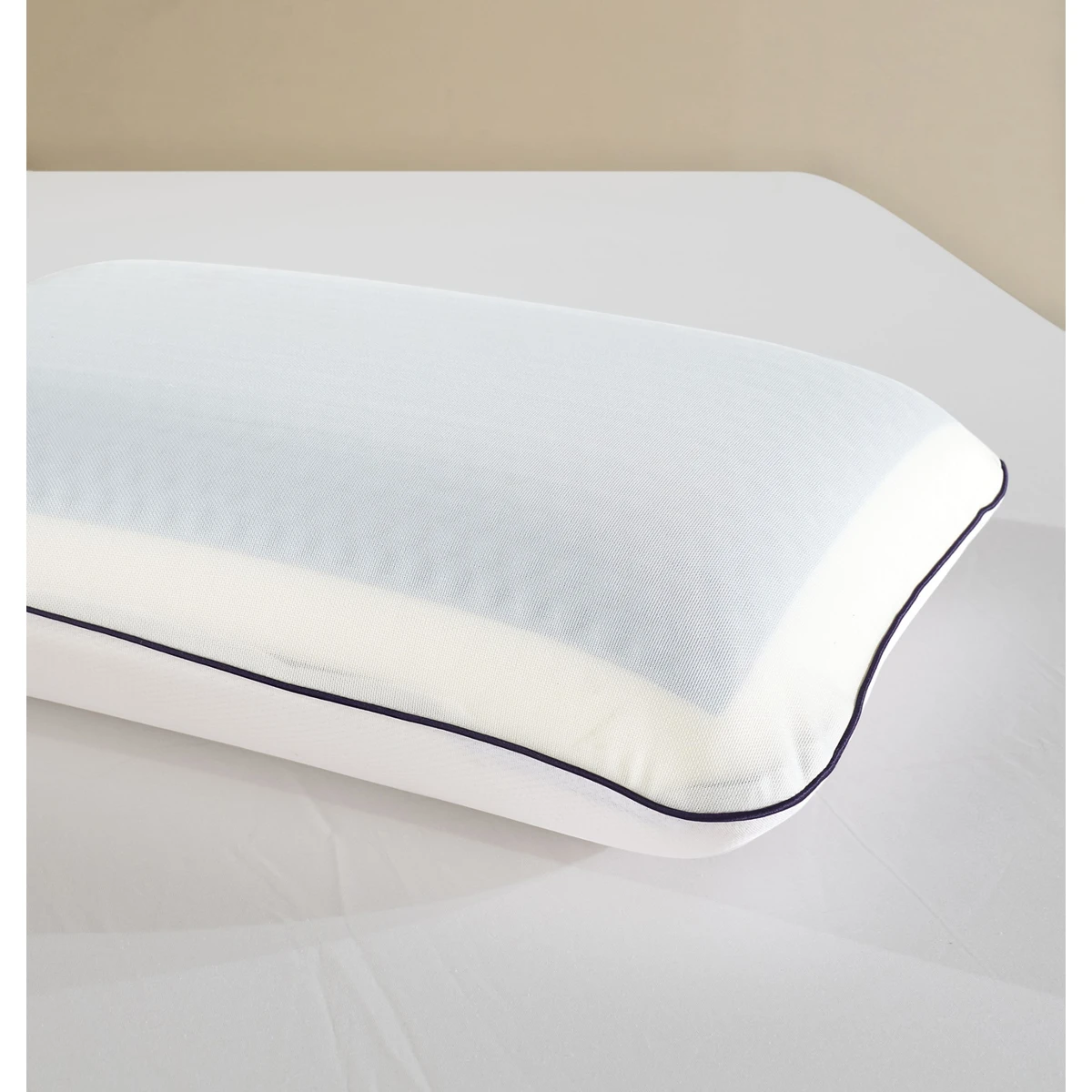 Manamo Visco Comfort ორთოპედიული ბალიში  გამაგრილებელი ეფექტით 1500 გრ 60x40 სმ თეთრი