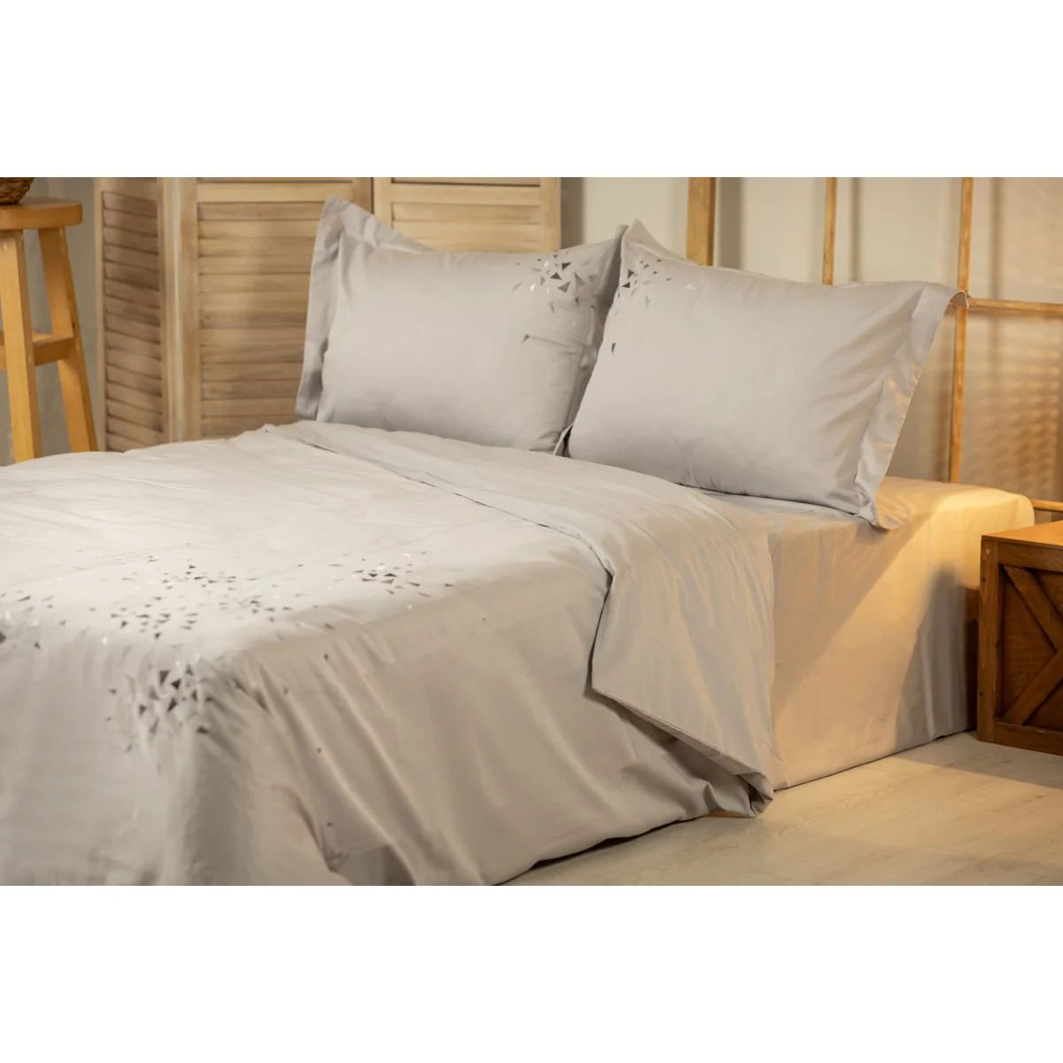 Manamo Neil Embroidered Bed Linen Set Saten Grey 200x220 cm+240x260 cm+50x70 cm(2)