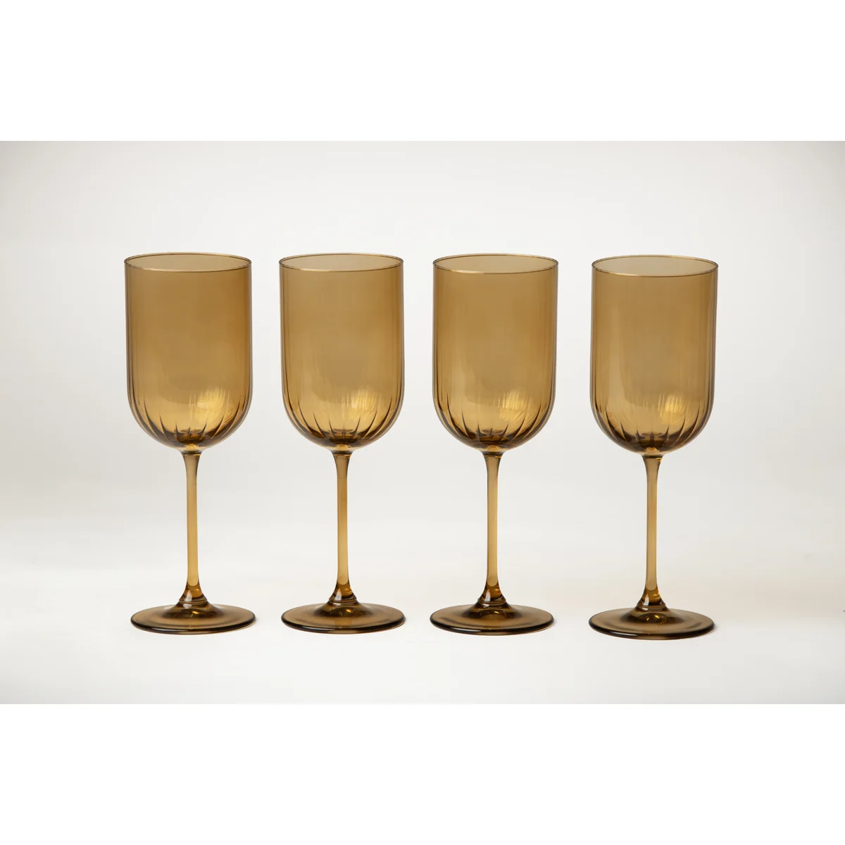 Manamo Adore Wine Glass Amber 410 cc × H 218 mm × Ø 75 mm
